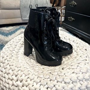 Heel boots